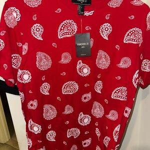Forever 21 Red and White Paisley Men's Tee